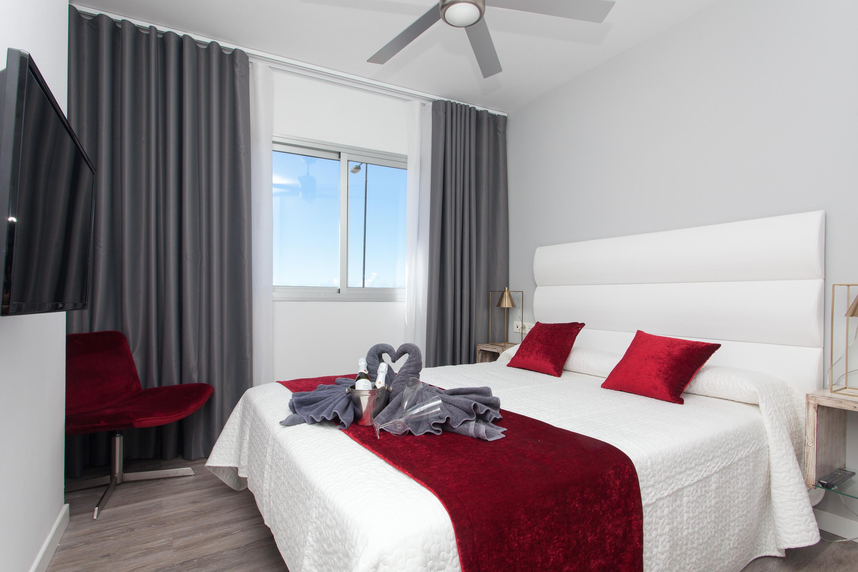 Bristol Sunset Beach - Holiday Apartments Коралео Екстериор снимка